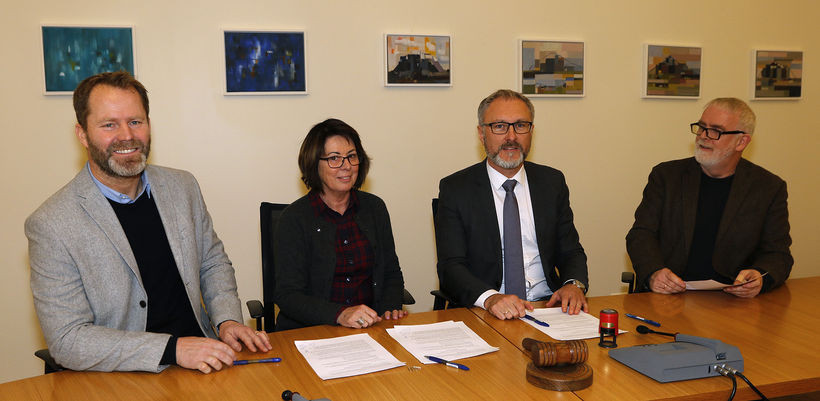 Sam­komu­lagið und­ir­ritað á Akureyri. Frá vinstri: Björn Trausta­son fram­kvæmda­stjóri Bjargs, El…