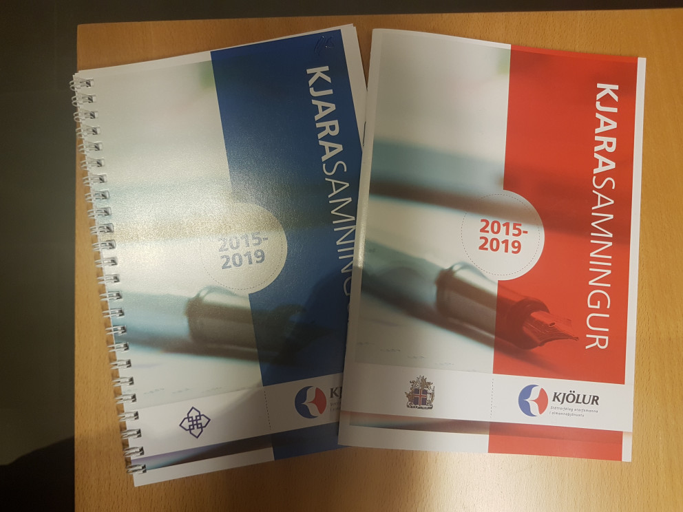 Kjarasamningur til starfsmanna sveitarfélaga sá blái sá rauði til ríkisstarfsmanna