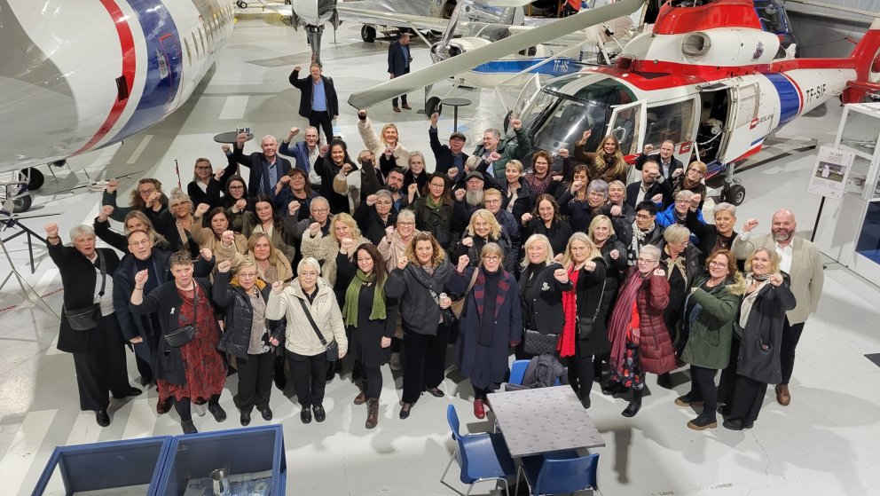 Landsfundarfólk heimsótti flugsafnið á Akureyri